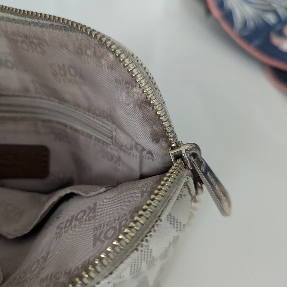 Michael Kors Crossbody Bag - Picture 6 of 16